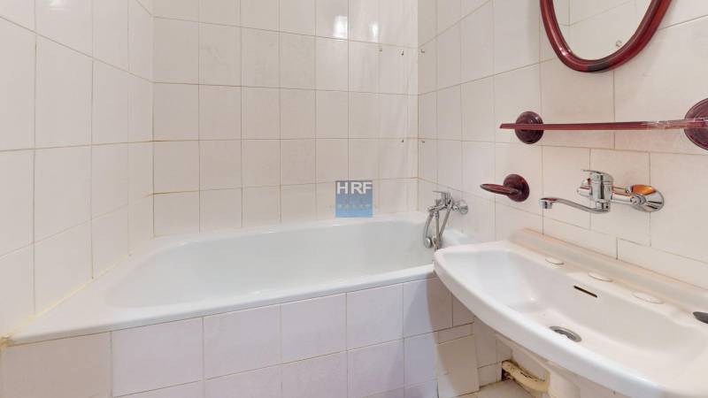 Na-predaj-3-izbovy-byt-na-ul-MNespora-v-Holici-Bathroom.jpg
