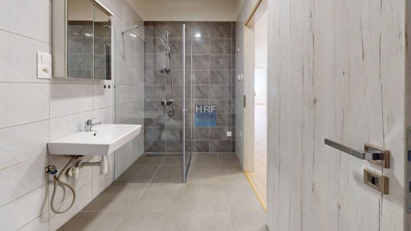 Na-predaj-2izbovy-byt-v-Holici-Bathroom.jpg