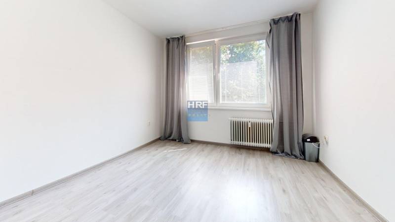 2-izbovy-byt-na-prenajom-v-Holici-Bedroom.jpg