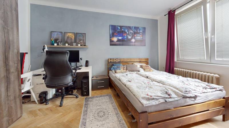 Na-predaj-1-izbovy-byt-v-Holici-na-ul-Pri-kastieli-Bedroom 1.jpg
