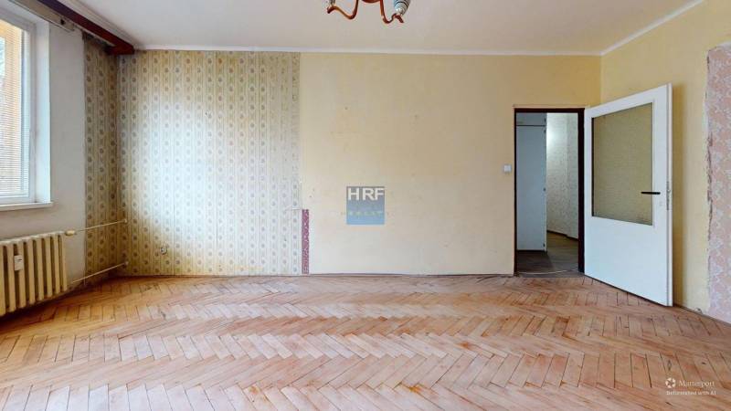 Na-predaj-2-izbovy-byt-v-Holici-Bedroom-Defurnished 1.jpg