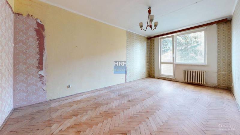 Na-predaj-2-izbovy-byt-v-Holici-Bedroom-Defurnished 3.jpg