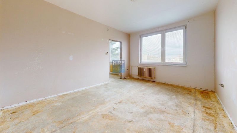 Na-predaj-1-izbovy-byt-pripraveny-na-rekonstrukciu-Bedroom.jpg